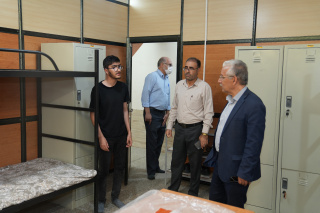 بازدید رئیس دانشگاه صنعتی شیراز از خوابگاه‌های دانشجویی پسران و بررسی مسائل رفاهی و اسکان دانشجویان نو ورود و بررسی وضعیت سالن مطالعه خوابگاه دختران